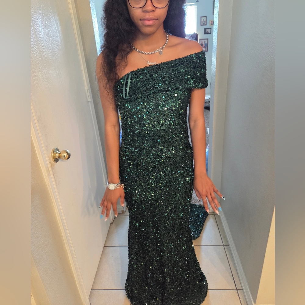 Glamorous One-Shoulder Green Sequin Dress